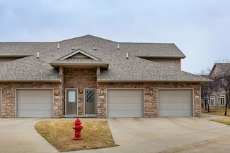 523 Kelsey Ln, Altoona, IA 50009