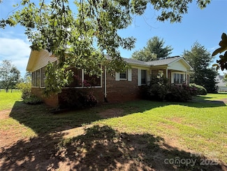 26 Bell Ln, Columbus, NC 28722