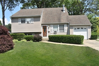 43 Circuit Rd, Bellport, NY 11713