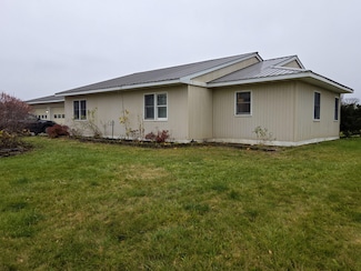 19 Perry Rd, Moira, NY 12957