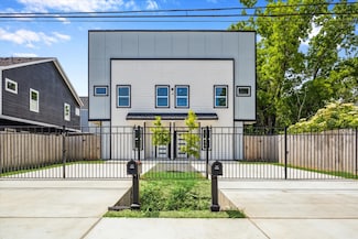 990 Marjorie St, Houston, TX 77088