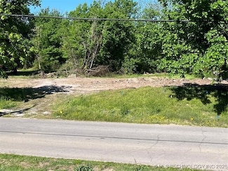 420 N Division St, Coweta, OK 74429