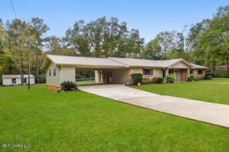 4404 Grass Ridge Rd, Moss Point, MS 39562