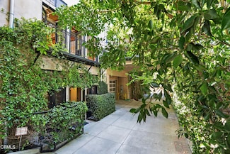 68 E Montecito Ave, Sierra Madre, CA 91024