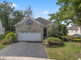 24 Friesan Ct, Manalapan, NJ 07726