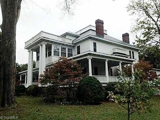 216 E 4th St, Siler City, NC 27344