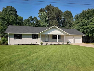 1017 Homecrest Dr, Piggott, AR 72454