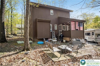 1231 Kensington Dr, East Stroudsburg, PA 18301