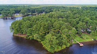 73 Lakeview Dr, Whispering Pines, NC 28327