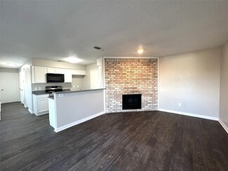 6701 Crestmont Ct Unit 6701 & 6703, Fort Worth, TX 76133