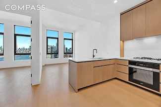 480 Kent Ave Unit 21C, Williamsburg,south , NY 11249