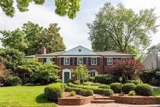 118 Lake Forest Dr, Saint Louis, MO 63117