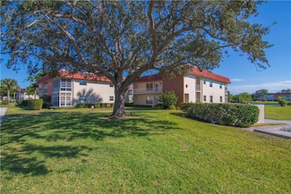 68 Royal Oak Ct Unit 202, Vero Beach, FL 32962