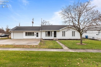 1401 E State St, Port Clinton, OH 43452