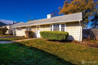 23 Winthrop Rd, Edison, NJ 08817