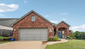 2402 W Kingsport Ct S, Broken Arrow, OK 74011
