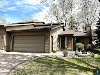708 E 57th St, Sioux Falls, SD 57108