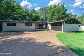 64 Elmwood Dr, Jackson, TN 38305