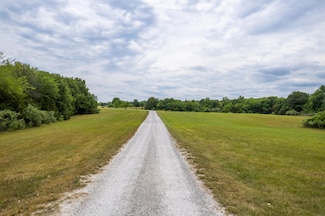 370 W High Point Ln, Columbia, MO 65203