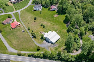 5024 Chelsea Dr, Mohnton, PA 19540