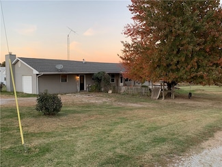 1208 N 600 Rd E, Pana, IL 62557