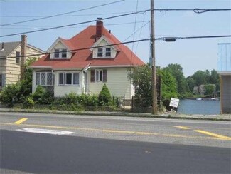 147 Lake Ave, Worcester, MA 01604