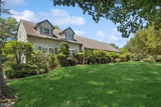 18 Pin Oak Rd, West Caldwell, NJ 07006