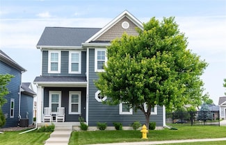 5477 S Prairie View Dr, West Des Moines, IA 50266