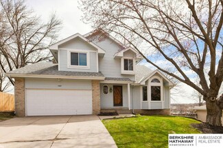 15667 Shamrock Cir, Omaha, NE 68118