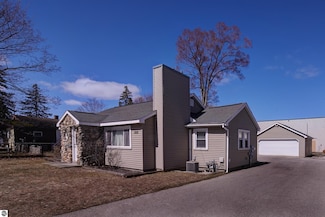 1215 Plainview Ave, Traverse City, MI 49686