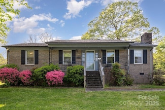 1009 N Main St, Mount Holly, NC 28120