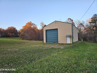 160 Tinch Rd, Sunbright, TN 37872