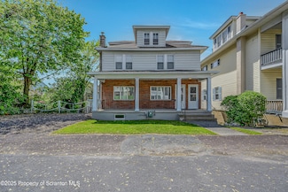 213 E Elm St, Dunmore, PA 18512
