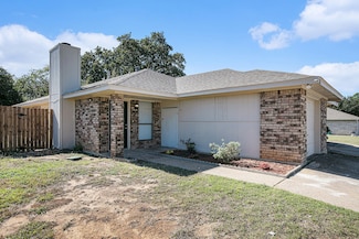 2112 Windhurst Dr, Arlington, TX 76015