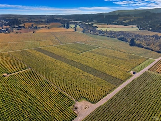 636 Dry Creek Rd, Healdsburg, CA 95448