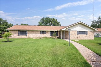 2525 Willow Bend Dr, Bryan, TX 77802