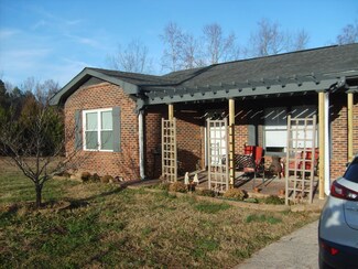 401 Edgewater Dr, Gaffney, SC 29340
