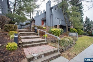 1566 Anderson Ave Unit M, Fort Lee, NJ 07024