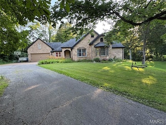 135 Bittersweet Ln, Saint Louis, MO 63138