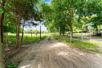 1213 S Houston School Rd, Lancaster, TX 75146