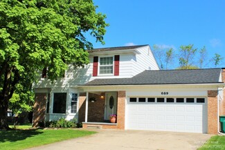 689 Canterbury Ct, Saline, MI 48176