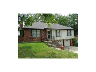 709 Spring St, Weston, MO 64098