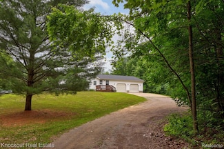 6275 Caine Rd, Vassar, MI 48768