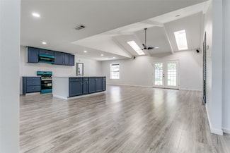 933 Charleston Ct, Bedford, TX 76022
