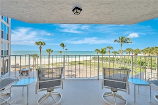 10701 Gulf Shore Dr Unit 302, Naples, FL 34108