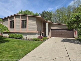 5568 Patterson Dr, Troy, MI 48085