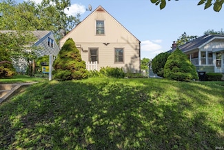1421 N Brookfield St, South Bend, IN 46628
