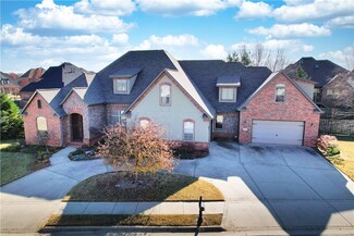6904 W Balmoral Dr, Rogers, AR 72758