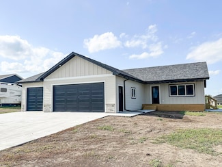 732 5th St SE, Lake Preston, SD 57249
