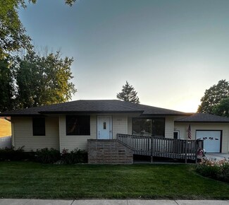 505 S 3rd St, Parkston, SD 57366